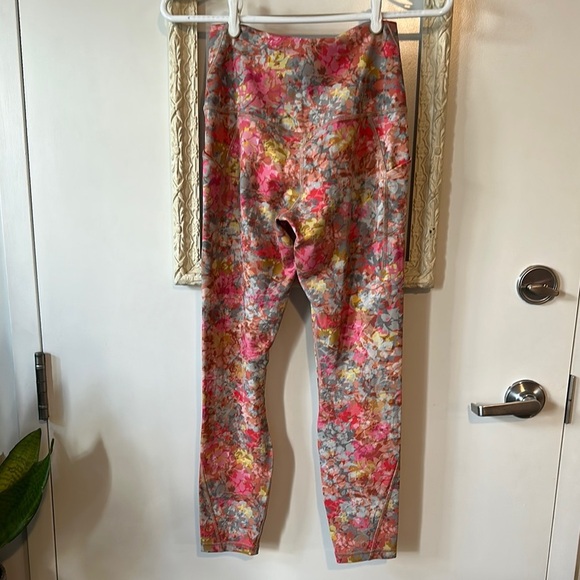 LULULEMON | High Rise Align with Pockets Floral Patterned Leggings 25” - Picture 11 of 16